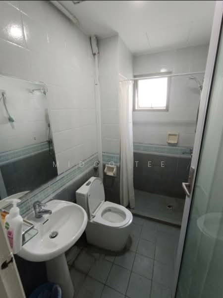 Azalea Park Condo, 12 Flora Road, Room Rental, 150 sqft, Condominium For Rent, by Midco Tee, 500095747 - Bathroom - PropertyGuru.com.sg