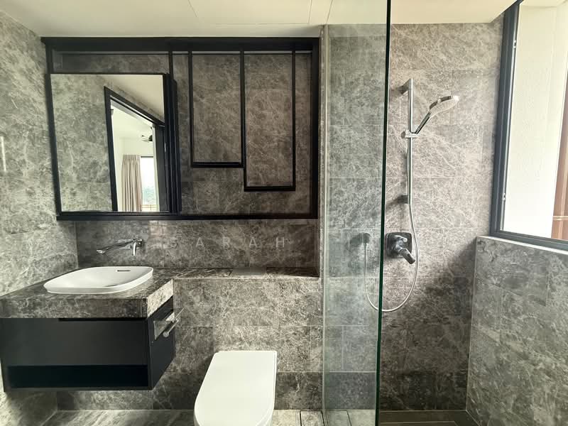 120 Grange Condominium For Sale at S$ 1,999,999 | PropertyGuru Singapore - Master Bathroom with luxe fittings