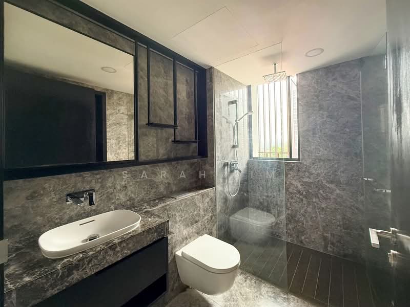 120 Grange Condominium For Sale at S$ 1,999,999 | PropertyGuru Singapore - Master Bathroom with large pane window