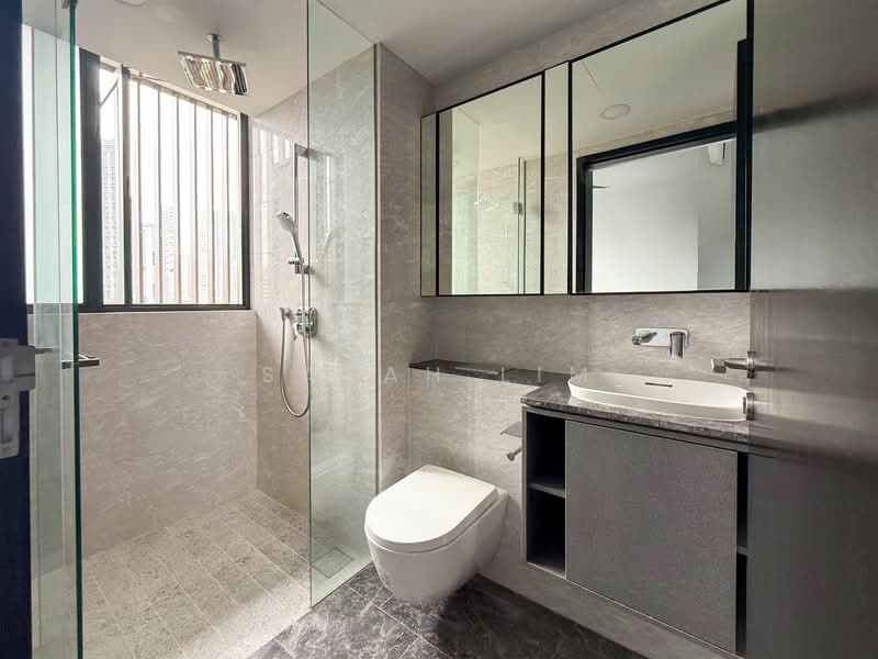 120 Grange Condominium For Sale at S$ 1,999,999 | PropertyGuru Singapore - Guest ensuite bathroom