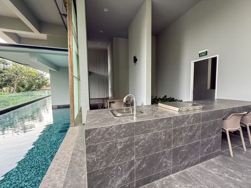 120 Grange Condominium For Sale at S$ 1,999,999 | PropertyGuru Singapore - Lap pool & BBQ pit