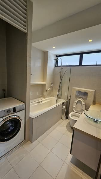 Hillcrest Arcadia Condominium For Sale at S$ 2,800,000 | PropertyGuru Singapore - Bathroom