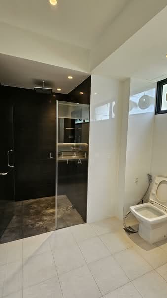 Hillcrest Arcadia Condominium For Sale at S$ 2,800,000 | PropertyGuru Singapore - Bathroom