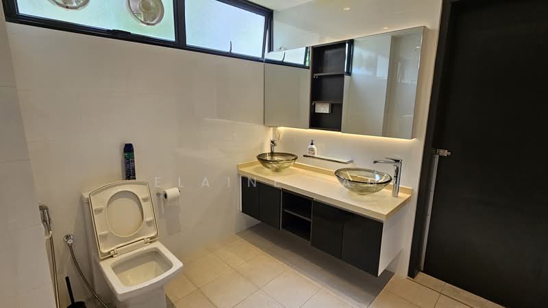 Hillcrest Arcadia Condominium For Sale at S$ 2,800,000 | PropertyGuru Singapore - Bathroom