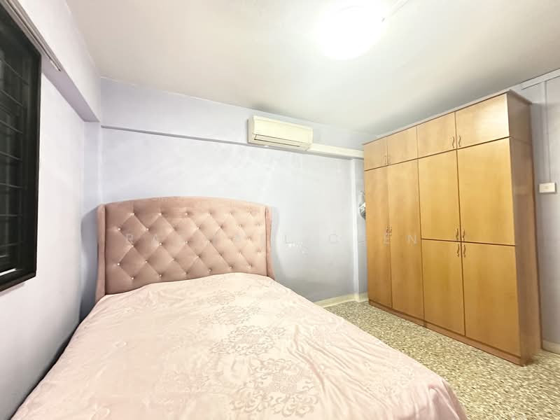 102 Jurong East Street 13 HDB Flat For Sale at S$ 450,000 | PropertyGuru Singapore - Bedroom