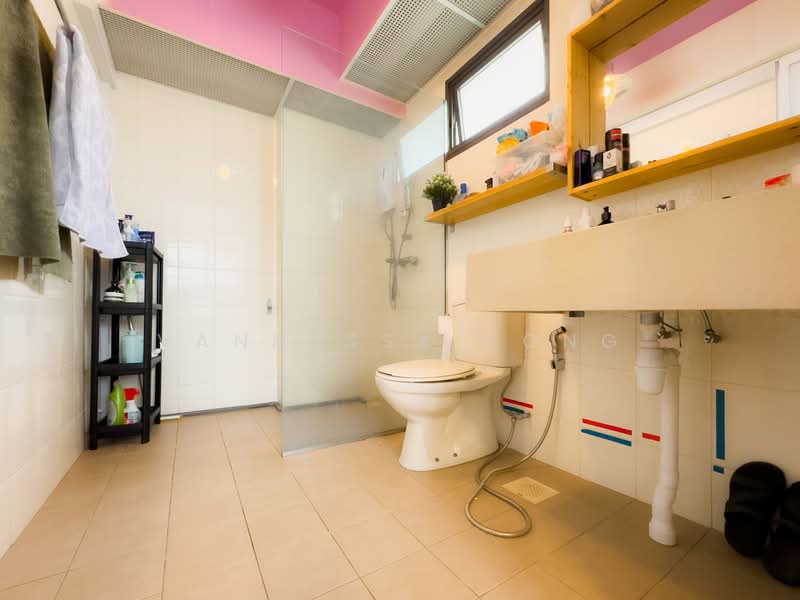 435A Fernvale Road HDB Flat For Sale at S$ 820,000 | PropertyGuru Singapore - Bathroom
