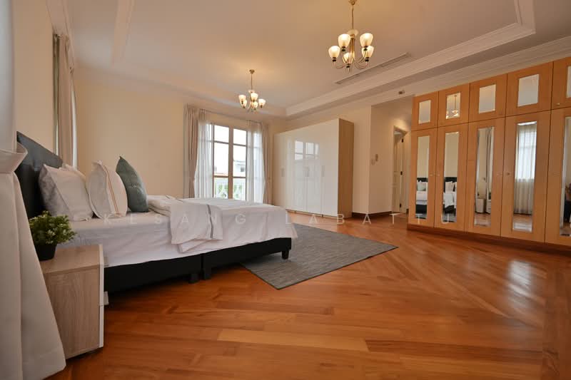 Holland Grove, 1 Holland grove View, 4 Bedrooms, 6,544 sqft, Detached House For Rent, by Kesang Labattu, 500095765 -  Master Bedroom - PropertyGuru.com.sg