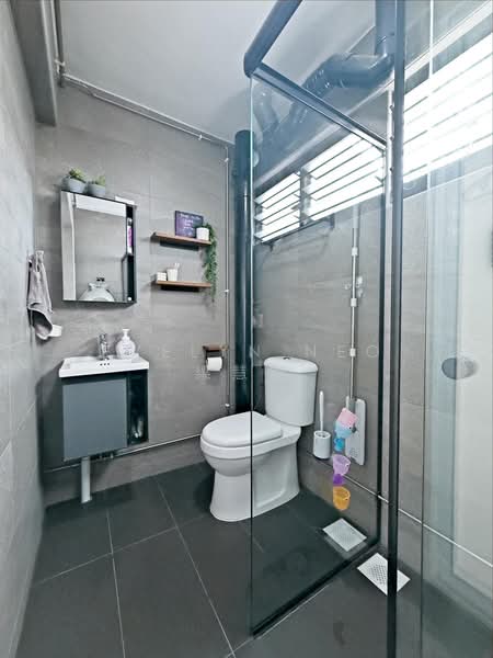 770 Yishun Avenue 3 HDB Flat For Sale at S$ 698,000 | PropertyGuru Singapore - Bathroom