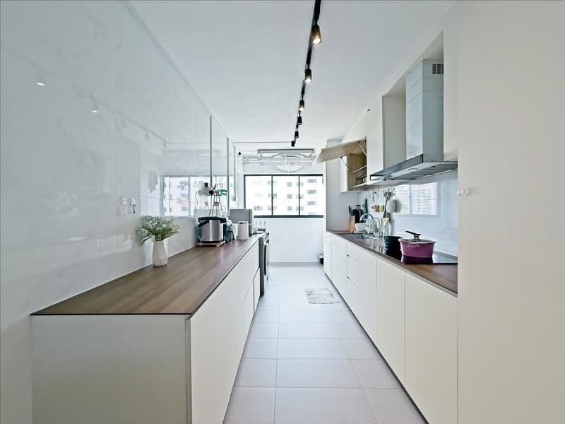 770 Yishun Avenue 3 HDB Flat For Sale at S$ 698,000 | PropertyGuru Singapore - Kitchen