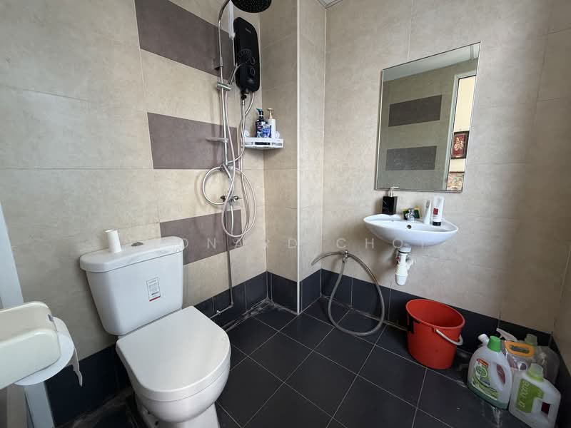 Midview City, 24 Sin Ming Lane, 1,292 sqft, Light Industrial (B1) For Rent, by Leonard Choi, 500095774 - Bathroom - CommercialGuru.com.sg