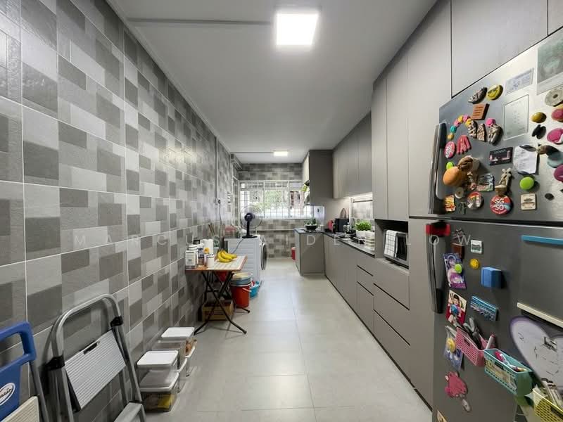 243 Tampines Street 21 HDB Flat For Sale at S$ 638,000 | PropertyGuru Singapore - Kitchen