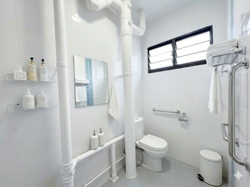 243 Tampines Street 21 HDB Flat For Sale at S$ 638,000 | PropertyGuru Singapore - Bathroom