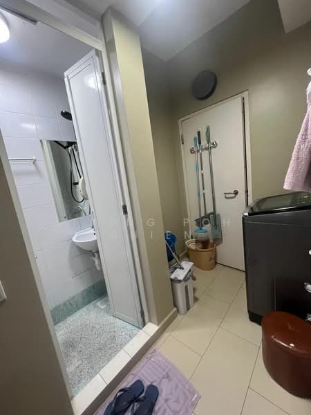 Waterview, 91 Tampines Avenue 1, 4 Bedrooms, 1,184 sqft, Condominium For Rent, by Tiong Poh Shien, 500095784 - Bathroom - PropertyGuru.com.sg