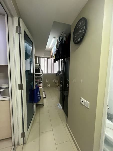 Waterview, 91 Tampines Avenue 1, 4 Bedrooms, 1,184 sqft, Condominium For Rent, by Tiong Poh Shien, 500095784 - Corridor - PropertyGuru.com.sg