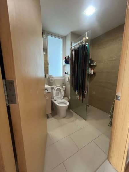 Waterview, 91 Tampines Avenue 1, 4 Bedrooms, 1,184 sqft, Condominium For Rent, by Tiong Poh Shien, 500095784 - Bathroom - PropertyGuru.com.sg