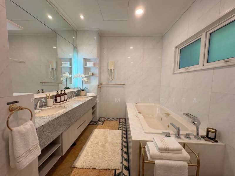 Ridout Road, , 7 Bedrooms, 9,500 sqft, Good Class Bungalow For Rent, by Rachita Malhotra, 500095787 - Bathroom - PropertyGuru.com.sg