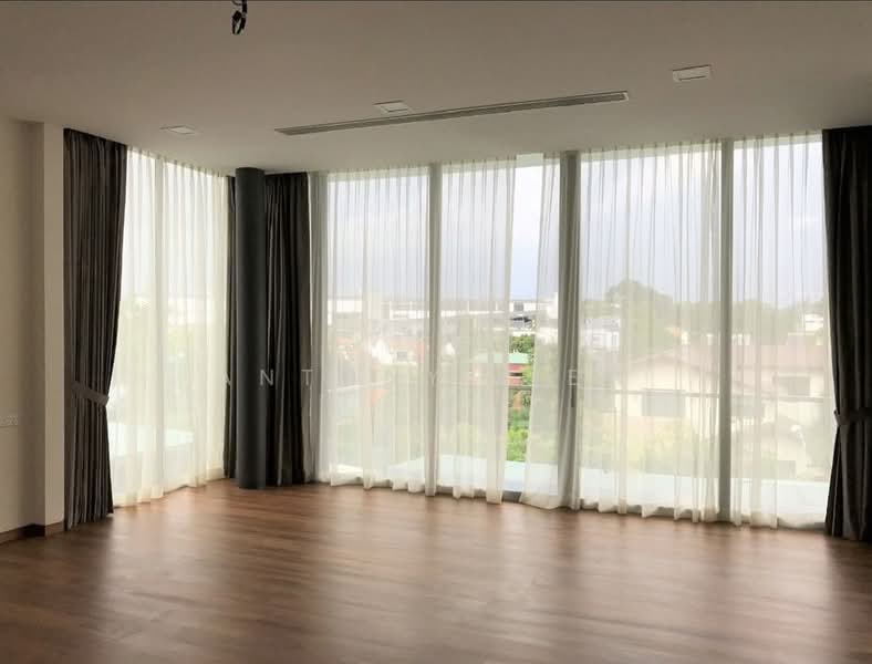 Braddell Heights Estate, Chiltern Drive, 6 Bedrooms, 5,700 sqft, Bungalow House For Rent, by Antony Liew, 500095811 - Living Room - PropertyGuru.com.sg