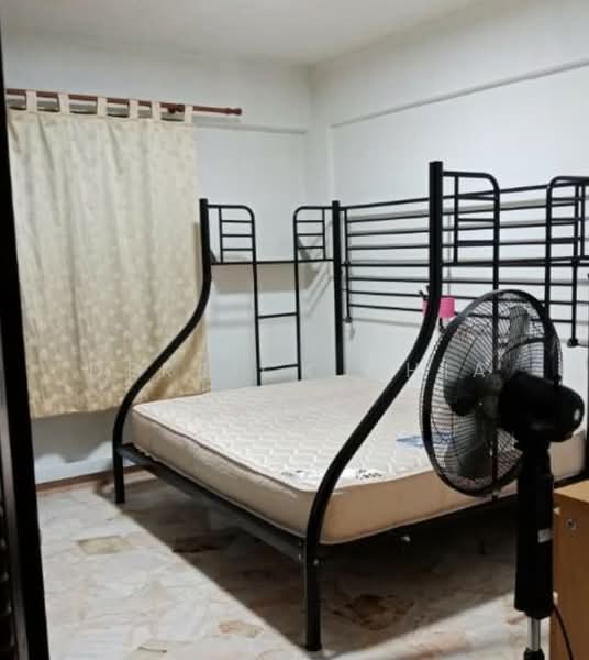 704 Yishun Avenue 5 HDB Flat For Sale at S$ 450,000 | PropertyGuru Singapore - Bedroom