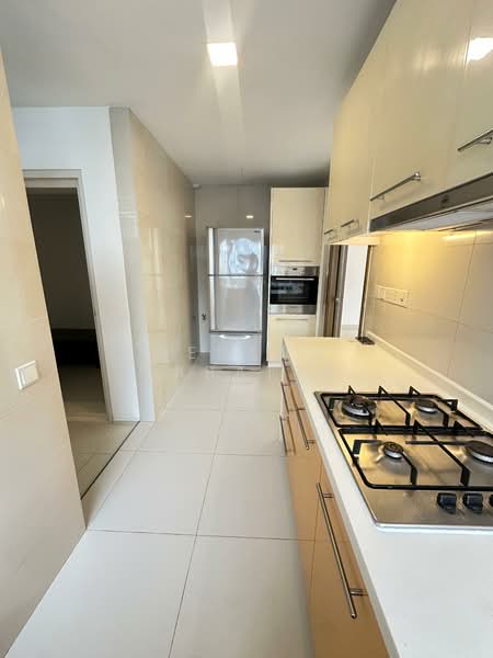 The Wharf Residence, 7 Tong Watt Road, 2 Bedrooms, 1,033 sqft, Condominium For Rent, by Kesang Labattu, 500095831 - Kitchen - PropertyGuru.com.sg