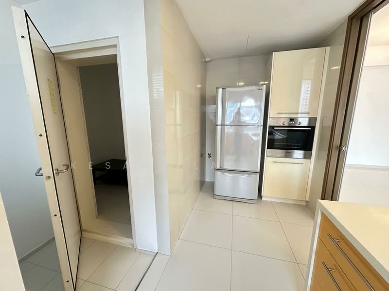 The Wharf Residence, 7 Tong Watt Road, 2 Bedrooms, 1,033 sqft, Condominium For Rent, by Kesang Labattu, 500095831 - Kitchen - PropertyGuru.com.sg