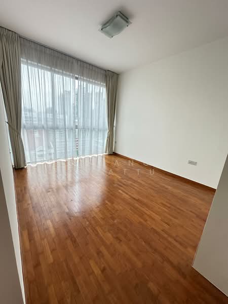 The Wharf Residence, 7 Tong Watt Road, 2 Bedrooms, 1,033 sqft, Condominium For Rent, by Kesang Labattu, 500095831 - Master Bedroom - PropertyGuru.com.sg