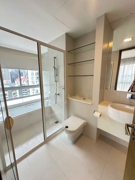 The Wharf Residence, 7 Tong Watt Road, 2 Bedrooms, 1,033 sqft, Condominium For Rent, by Kesang Labattu, 500095831 - Master Bathroom - PropertyGuru.com.sg