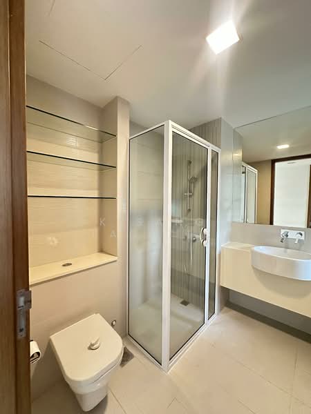 The Wharf Residence, 7 Tong Watt Road, 2 Bedrooms, 1,033 sqft, Condominium For Rent, by Kesang Labattu, 500095831 - Common Bathroom - PropertyGuru.com.sg