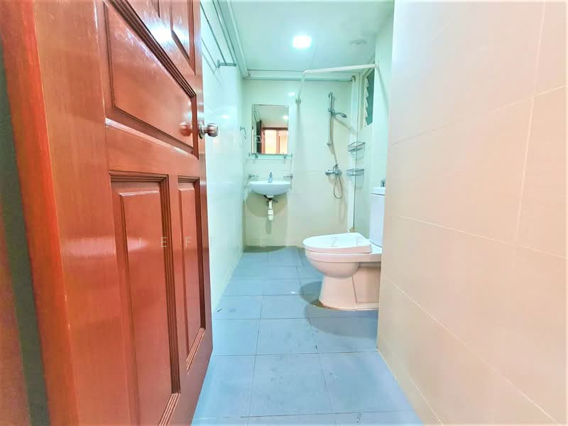 Melville Park Apartment For Sale at S$ 968,888 | PropertyGuru Singapore - Bathroom