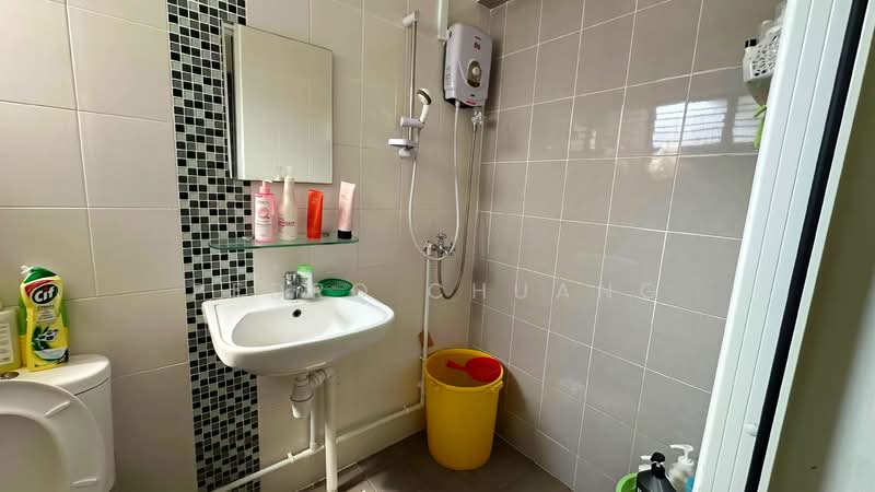 170 Bedok South Road HDB Flat For Sale at S$ 638,888 | PropertyGuru Singapore - Bathroom