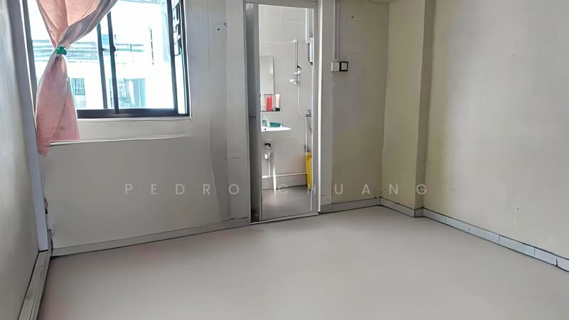 170 Bedok South Road HDB Flat For Sale at S$ 638,888 | PropertyGuru Singapore - Master Bedroom