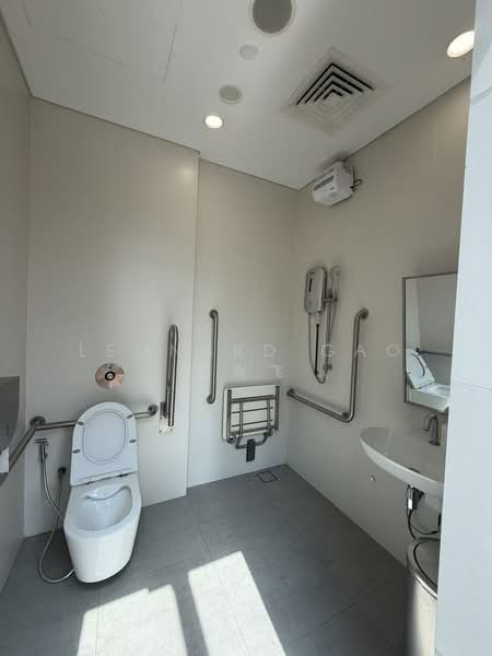 Hub Synergy Point, 70 Anson Road, 2,668 sqft, Office For Rent, by Leonard Gao 高永飞, 500095858 - Bathroom - CommercialGuru.com.sg