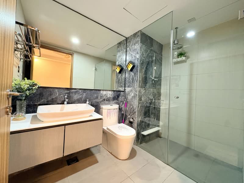 FLO Residence, 11 Punggol Field Walk, 4 Bedrooms, 1,345 sqft, Condominium For Rent, by Emy Wong, 500095868 - Master Bathroom - PropertyGuru.com.sg