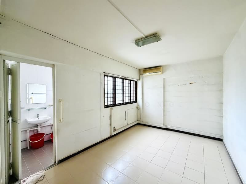 145 Potong Pasir Avenue 2, 145 Potong Pasir Avenue 2, 2 Bedrooms, 797 sqft, HDB Flat For Sale, by John Chong, 500095884 - Bathroom - PropertyGuru.com.sg