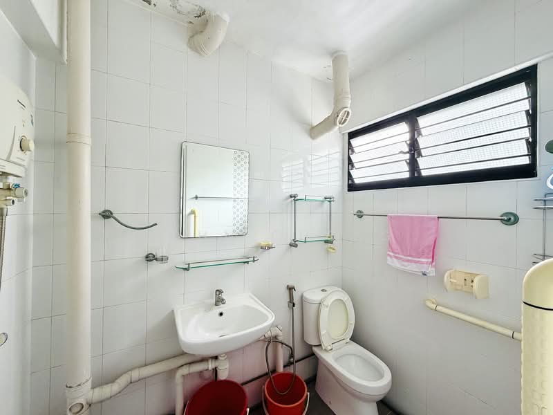 145 Potong Pasir Avenue 2, 145 Potong Pasir Avenue 2, 2 Bedrooms, 797 sqft, HDB Flat For Sale, by John Chong, 500095884 - Bathroom - PropertyGuru.com.sg