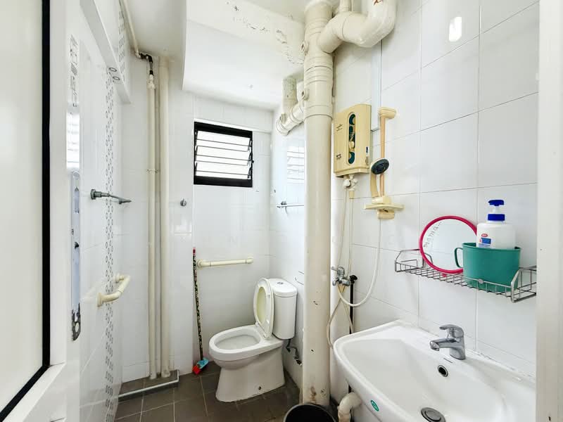145 Potong Pasir Avenue 2, 145 Potong Pasir Avenue 2, 2 Bedrooms, 797 sqft, HDB Flat For Sale, by John Chong, 500095884 - Bathroom - PropertyGuru.com.sg