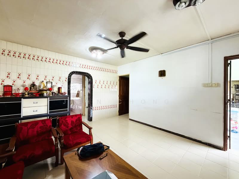 145 Potong Pasir Avenue 2, 145 Potong Pasir Avenue 2, 2 Bedrooms, 797 sqft, HDB Flat For Sale, by John Chong, 500095884 - Living Room - PropertyGuru.com.sg