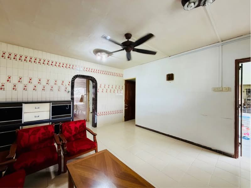 145 Potong Pasir Avenue 2, 145 Potong Pasir Avenue 2, 2 Bedrooms, 797 sqft, HDB Flat For Sale, by John Chong, 500095884 - Living Room - PropertyGuru.com.sg