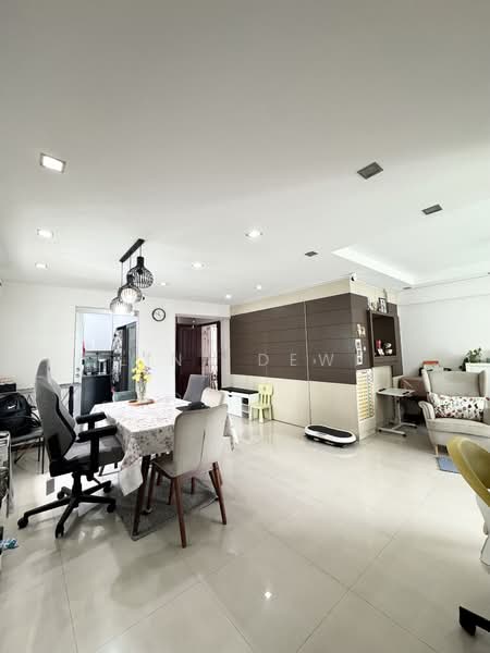 201A Punggol Field HDB Flat For Sale at S$ 710,000 | PropertyGuru Singapore - Living Room