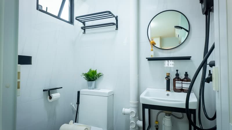 329 Clementi Avenue 2 HDB Flat For Sale at S$ 550,000 | PropertyGuru Singapore - Master En-suite