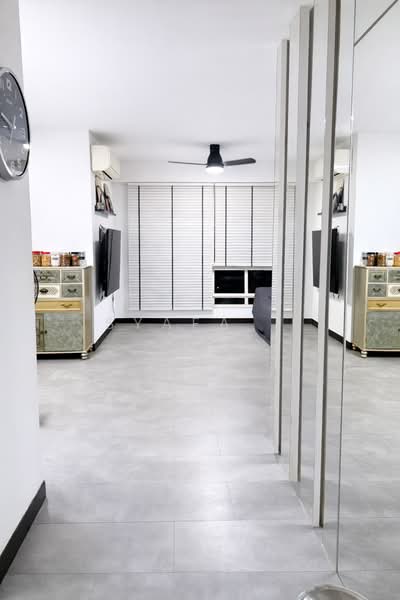 296C Bukit Batok Street 22 HDB Flat For Sale at S$ 698,000 | PropertyGuru Singapore - Living Room