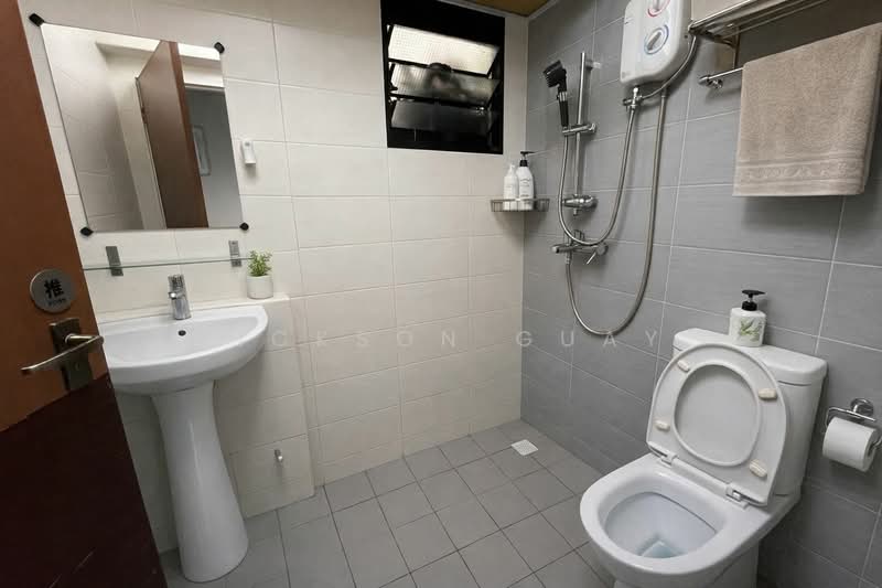 807C Choa Chu Kang Avenue 1 HDB Flat For Sale at S$ 665,000 | PropertyGuru Singapore - Bathroom
