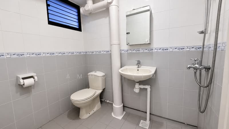 552 Ang Mo Kio Avenue 10, 552 Ang Mo Kio Avenue 10, 3 Bedrooms, 1,280 sqft, HDB Flat For Sale, by Ammon Lim, 500095920 - Bathroom - PropertyGuru.com.sg