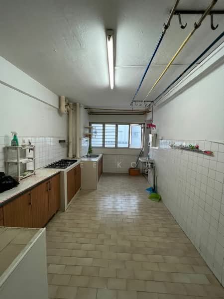 743 Yishun Avenue 5, 743 Yishun Avenue 5, 2 Bedrooms, 721 sqft, HDB Flat For Rent, by Zee Koh, 500095926 - Kitchen - PropertyGuru.com.sg