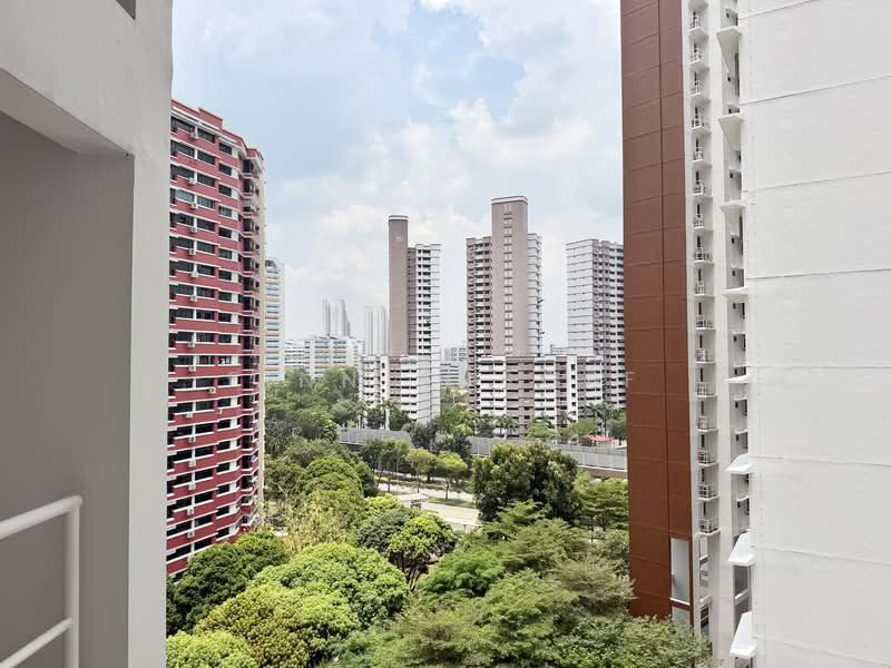 194B Bukit Batok West Avenue 6 HDB Flat For Sale at S$ 595,000 | PropertyGuru Singapore - Exterior