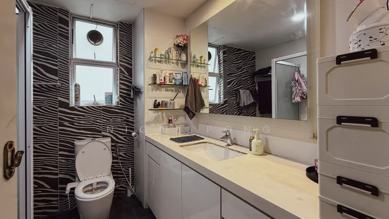 Elias Green, , 3 Bedrooms, 1,550 sqft, Condominium For Rent, by Nigel Pong, 500095933 - Bathroom - PropertyGuru.com.sg