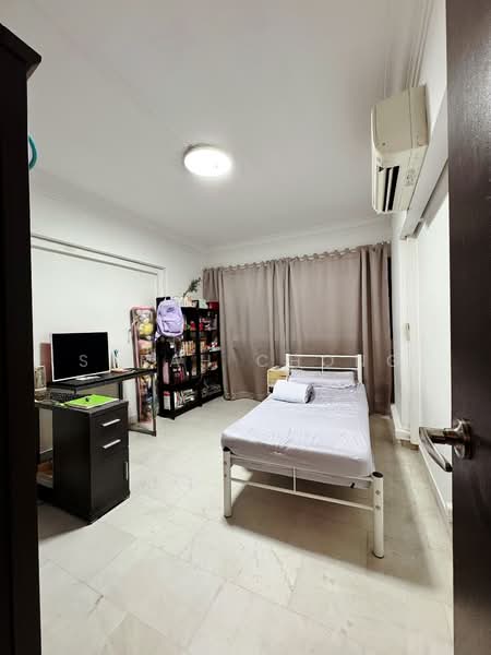 203 Bukit Batok Street 21 HDB Flat For Sale at S$ 850,000 | PropertyGuru Singapore - Bedroom