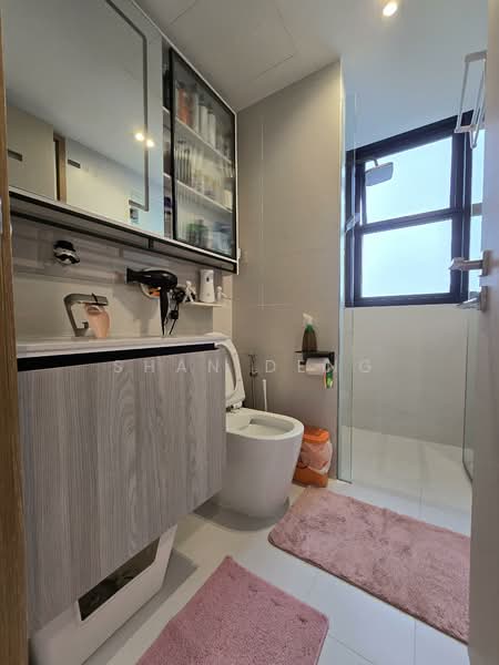 Westwood Residences EC, 188 Westwood Avenue, 4 Bedrooms, 1,238 sqft, Condominium For Rent, by Shan Deng, 500095959 - Bathroom - PropertyGuru.com.sg