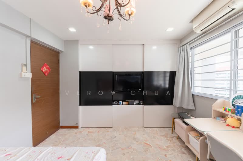 429 Tampines Street 41 HDB Flat For Sale at S$ 899,999 | PropertyGuru Singapore - Bedroom