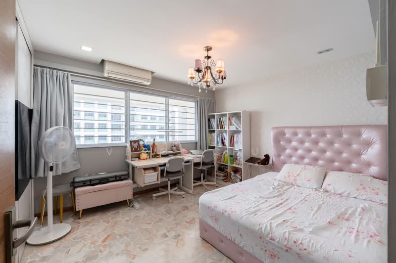 429 Tampines Street 41 HDB Flat For Sale at S$ 899,999 | PropertyGuru Singapore - Bedroom