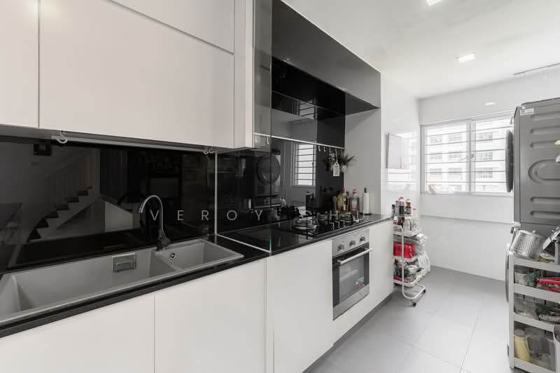 429 Tampines Street 41 HDB Flat For Sale at S$ 899,999 | PropertyGuru Singapore - Kitchen